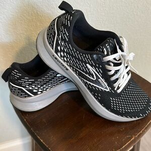 Brooks Levitate 5 Running Shoes - Women's Size 7.5 Black